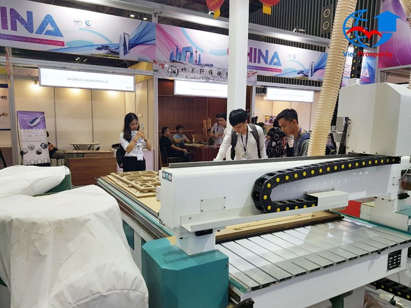 62-hinh-anh-may-cnc-tai-hoi-cho-trong-sai-gon_result (Copy)