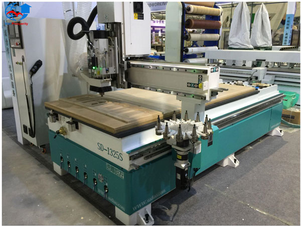 may-cnc-1-dau-thay-dao-tu-dong